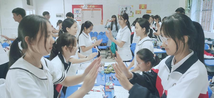 梁晶晶:一堂“没有学生”的语文课(图8)