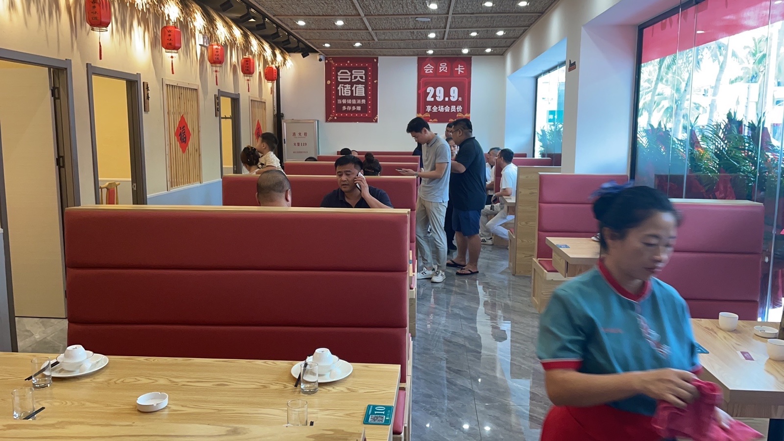 祝鞍山籍企业家林泽先生在海口市海甸岛创办的《小油饼酸菜汤》连锁加盟开业大吉（图17）