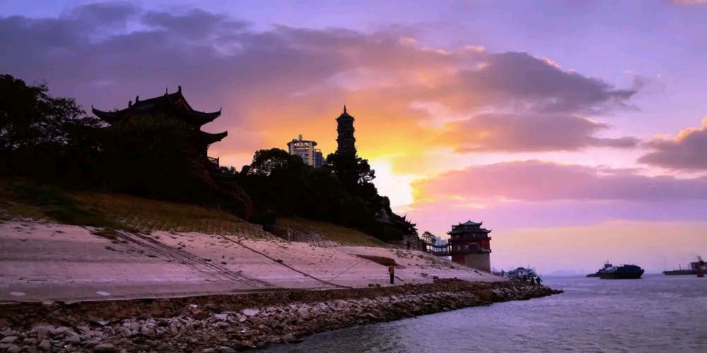 《七律 · 月夜浔阳楼远眺》（嵌联）作者/吴云钦（图5）