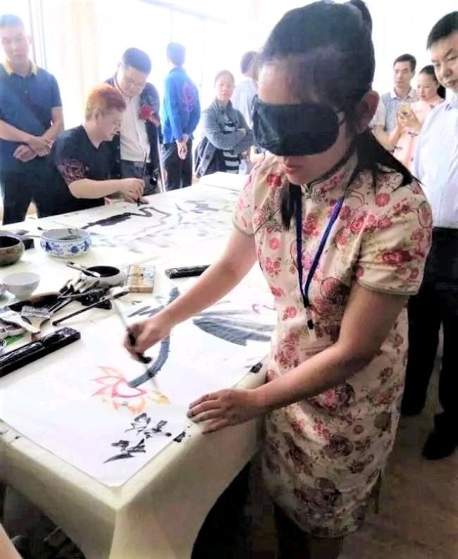 慧眼通天地 灵动有乾坤——盲画大师曾毓珺艺术简介编辑/亢乃坚(图11)