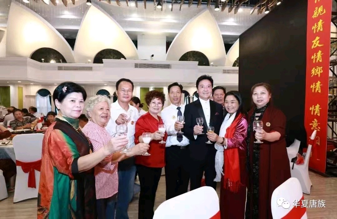 作者:唐江丽《 应邀参加扬中市唐氏(俭永堂)祭祖暨十八修宗谱颁谱颁奖大典》7060期【新京都文艺】(图8)