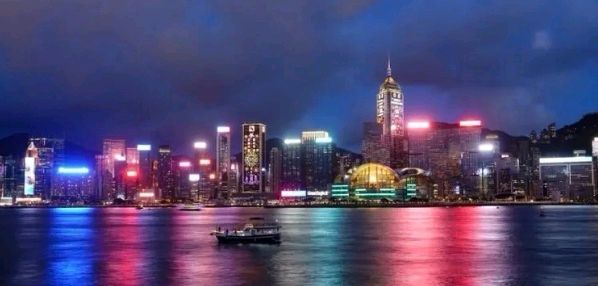 【美文美诵】冬日艳阳诵读《锁》《夜行列车的窗口》作者/邢志坚 编辑/雨杉【花雨馨声】第511期（图10）
