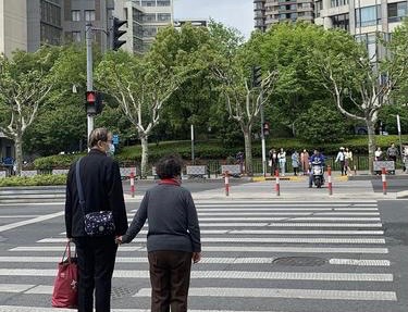 【新诗大观】大街上的麻烦人（诗三首）文/小节（图2）