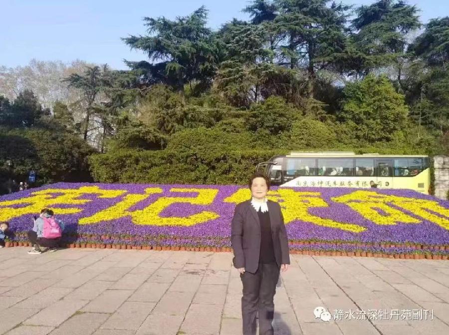 我爱这深秋的校园 文/唐雪梅 金牌主播 回归自然(图6)