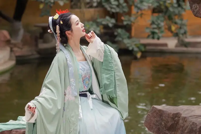 【诗词鉴赏】七律.暗恋意中人（外九首）文/陈慧哼（图3）
