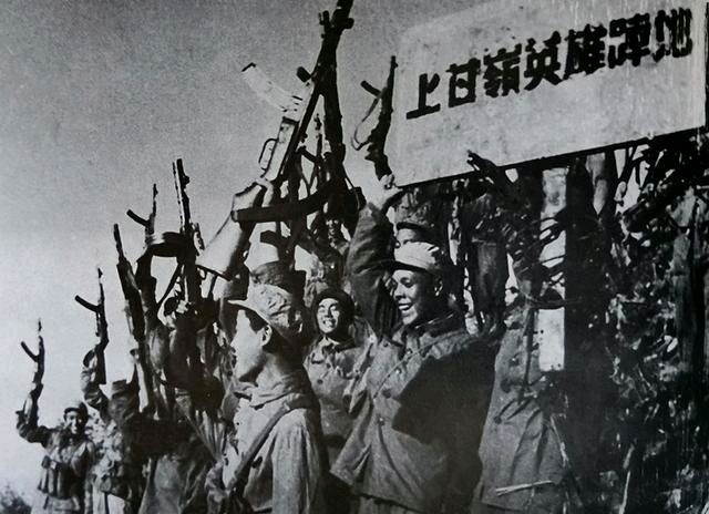【中国长江文学社】《七律二首.题鸭绿江断桥》作者 刘胜楚//主播 安然//编辑 岁月静好 第6865期（图6）