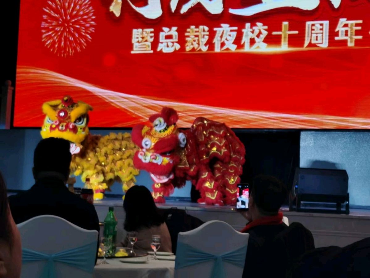只因心中有梦 归来仍是初心——年会庆典 回家过年 一“声”同学 一“生”同学作者 诵读/海水清清（图6）