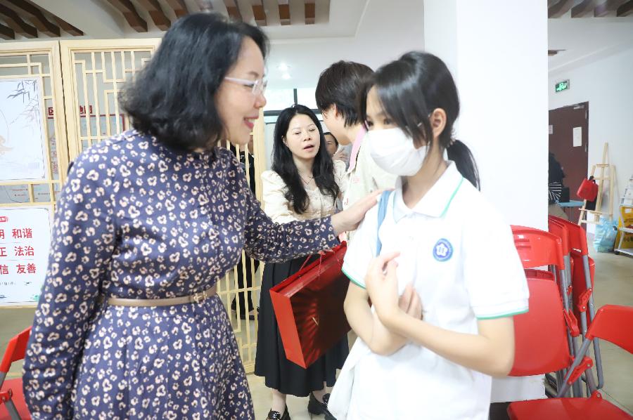 ”托起明天的太阳”(图8)