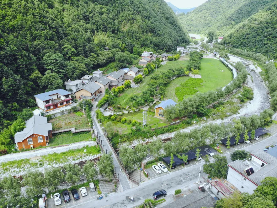 陕西柞水县朱家湾村：“落后村”华丽转变“网红村”