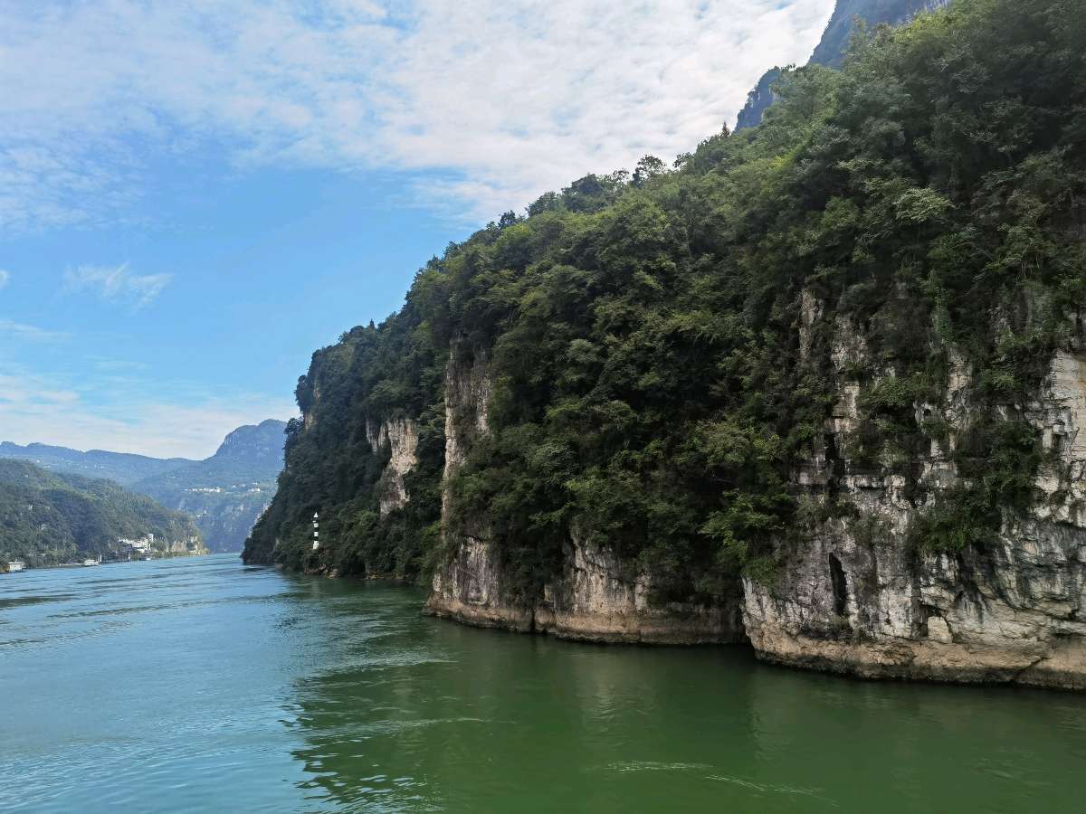 梁明朗诵【菩萨蛮*西陵峡壮歌】作者/花卉再开（图5）