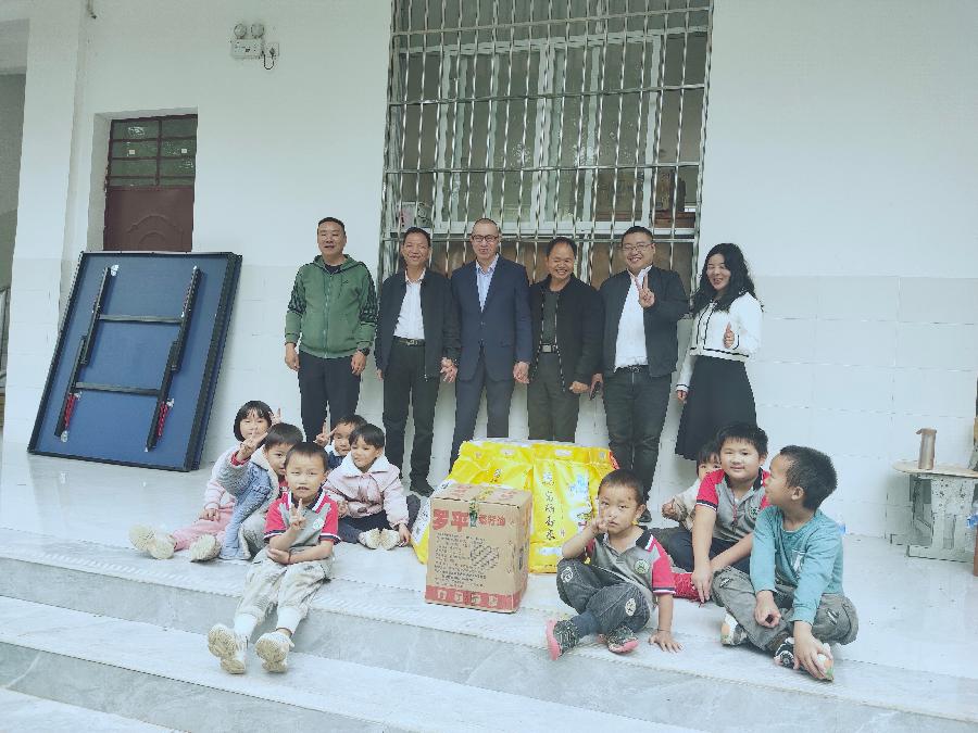 走,到落松地做公益去(图3)