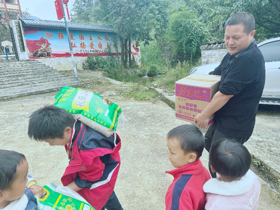 走,到落松地做公益去(图5)