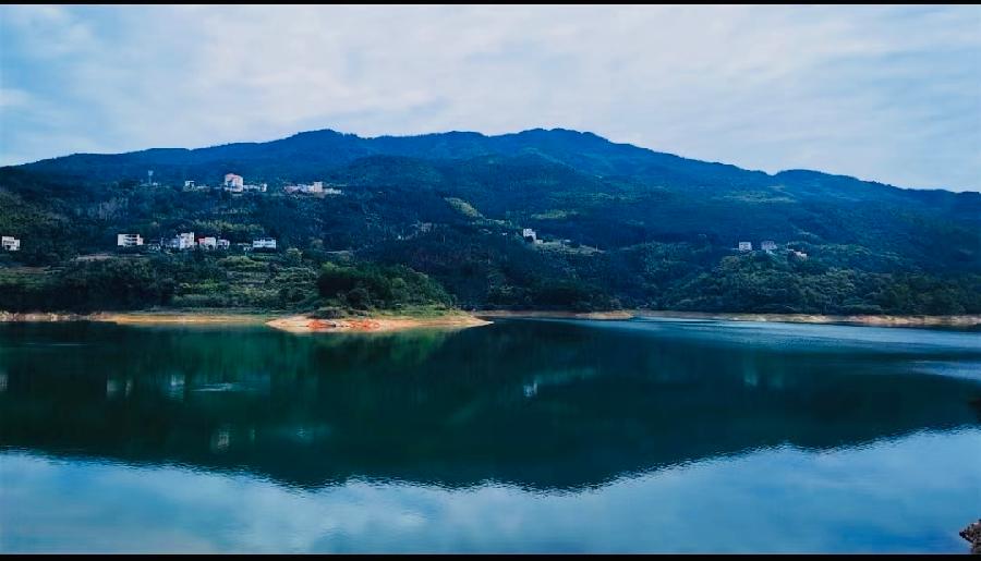 【英国文学】精品朗诵《盘江湖之美》(外一篇)作者|雨红、朗诵|薇薇(图6)