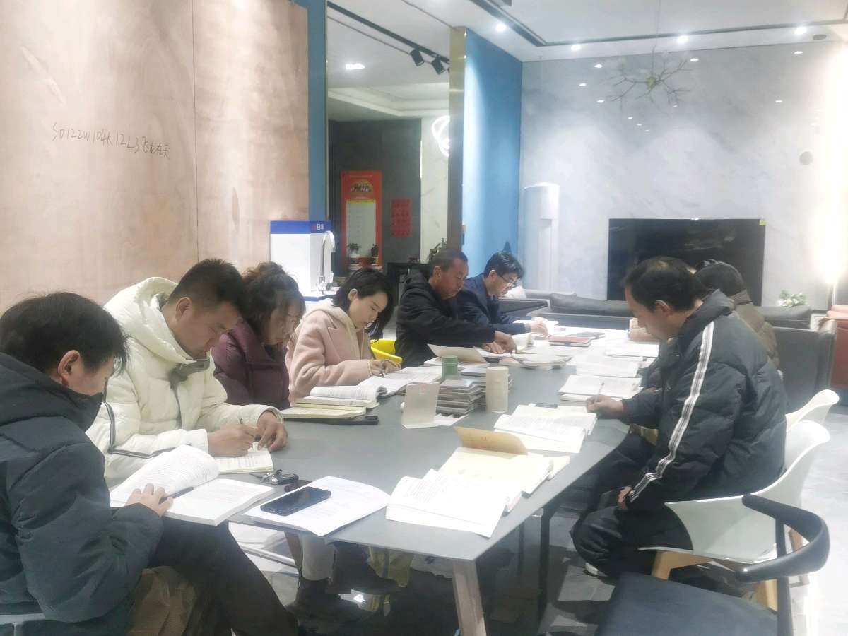 洛宁县商务局局长下班时间，下基层参加永宁舒适家学习会