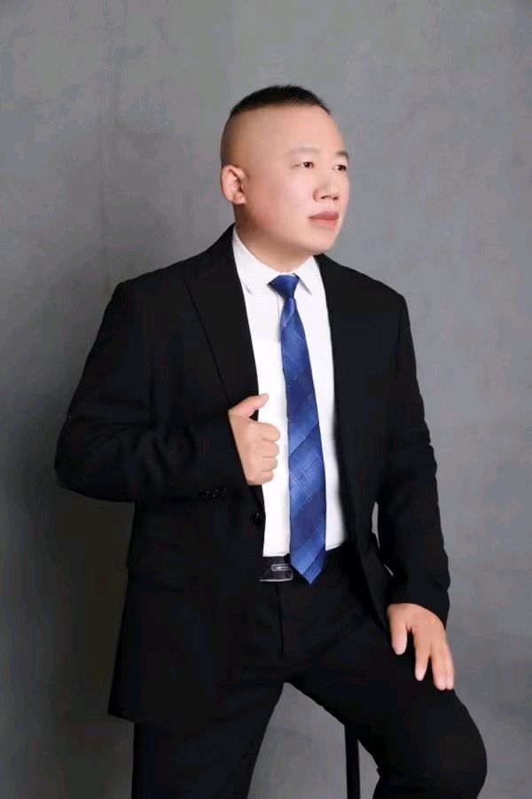 《浪漫的冰雪大世界之旅》作者:李冠军【主播:老红酒】【中国现代诗歌文化传媒】徜徉诗的海洋聆听天籁之声♬（图9）