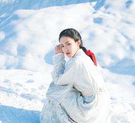 《望雪》作者:春羽【主播:清泉】【桃源国际诗歌文化传媒集团】用声音传递温暖以诵读致敬人生♬（图7）