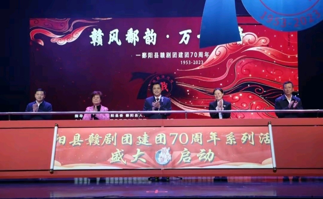 《现代著名诗家鉴赏合集》，作者:薛鲁军、王绵勇、深海、刘文波、龙游天下。[中国现代诗歌文化传媒]（图6）