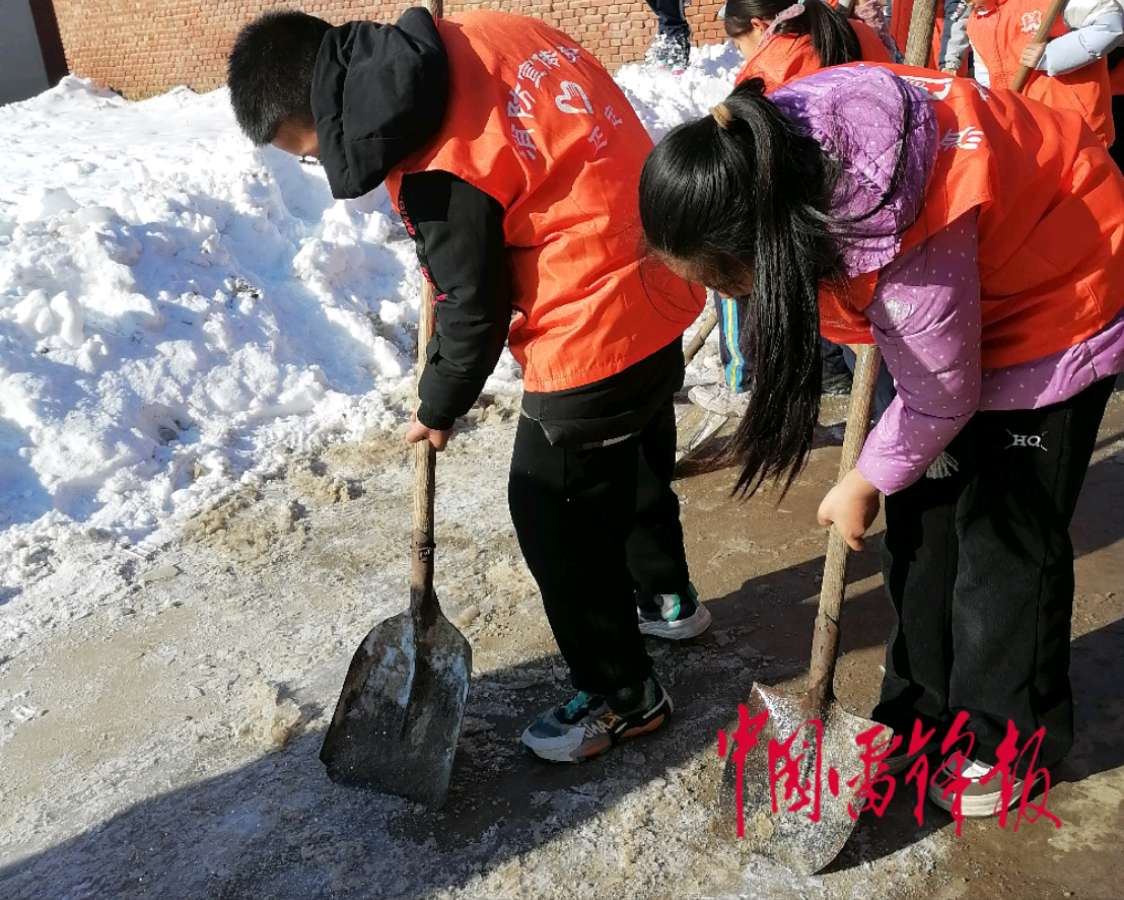 以雪为令 闻雪而动‖常山119宣传队扫雪除冰暖人心，风雪更映“志愿红”（图2）