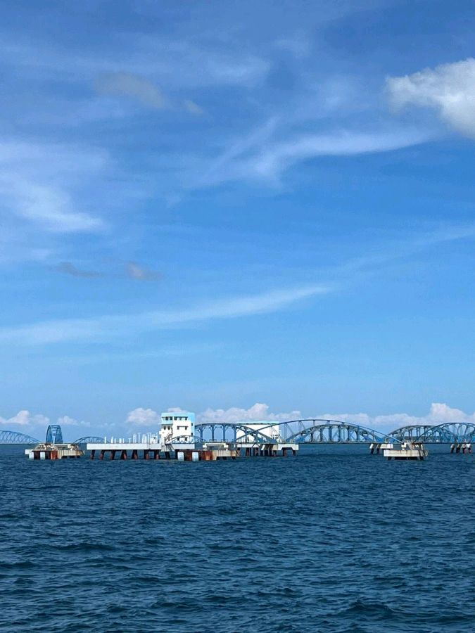 《误闯的城市》文/郁芳【主播:李金钟】【中国现代诗歌文化传媒】徜徉诗的海洋聆听天籁之音♬（图4）