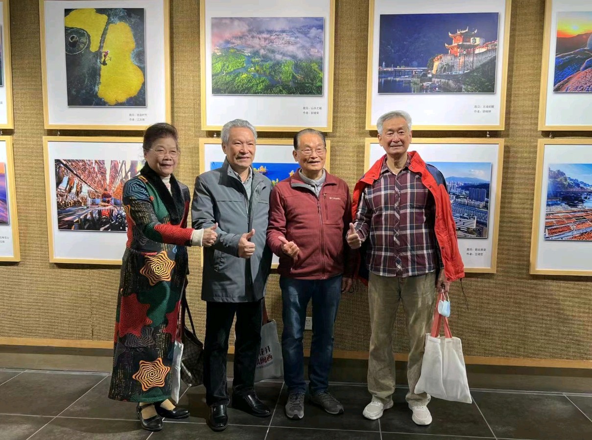 作者：黎润贤（尼言）《羊城花开 飘香闽西——记广州龙岩摄影作品联展》（诗二首）7558期【新京都文艺】（图3）