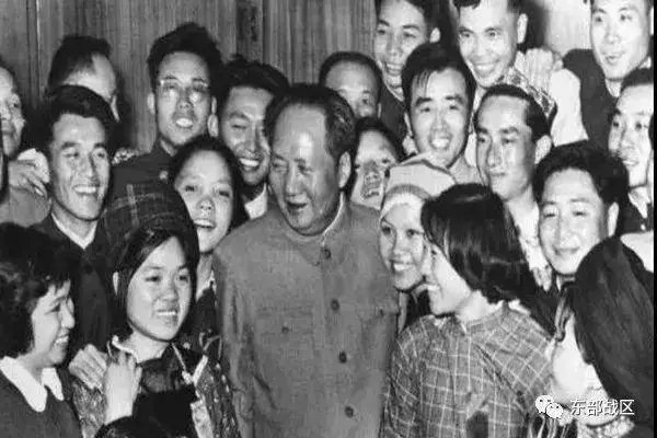 刘林丽诗歌作品230《东方巨人毛主席》合诵【五月的鲜花诗歌朗诵艺术团】部分团员 编辑制作刘林丽(图15)