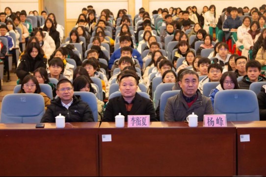 【文学讲座】广东文学服务之“百名小小说作家进校园”活动走进清远市清新区一中（图2）