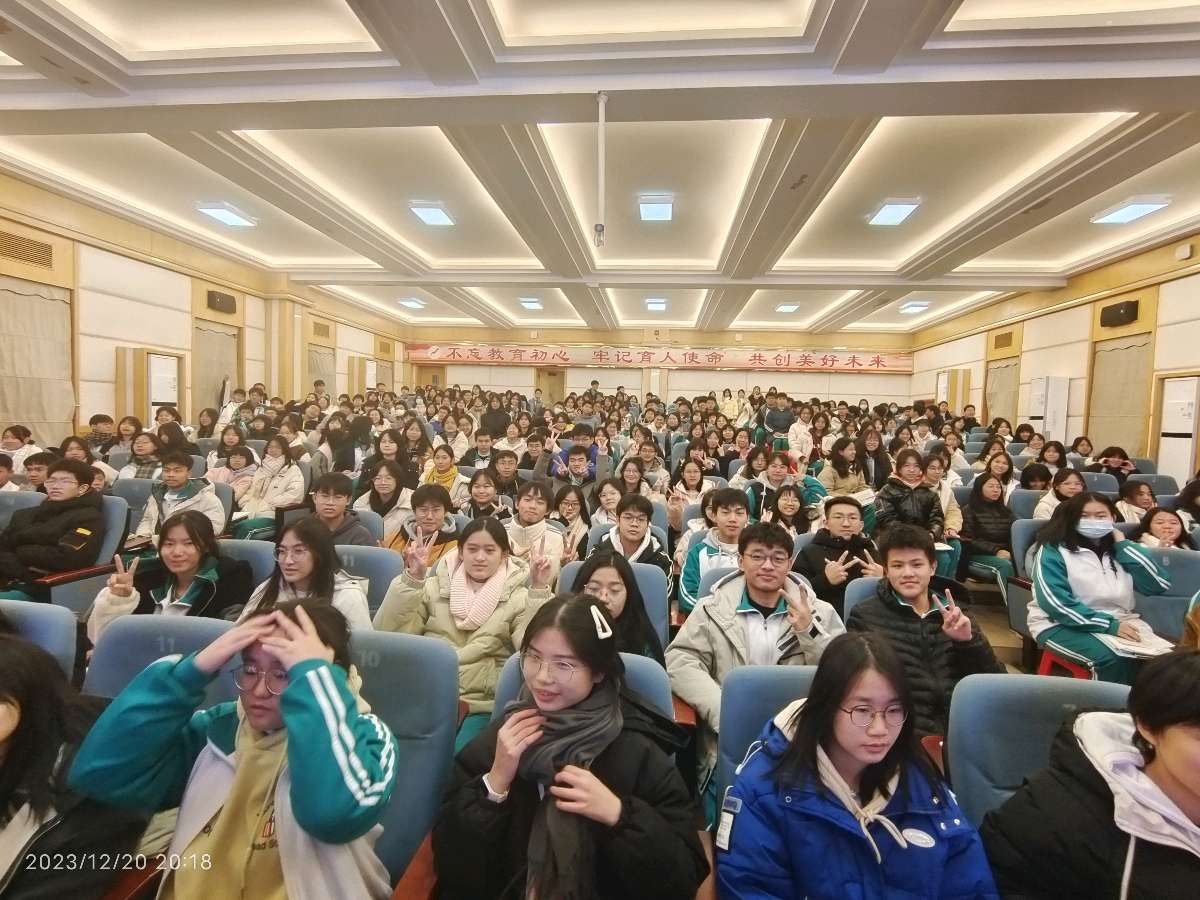 【文学讲座】广东文学服务之“百名小小说作家进校园”活动走进清远市清新区一中（图9）