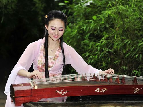 《古筝恋曲》作者:红蜻蜓【主播:孙春华】【中国现代诗歌文化传媒】徜徉诗的海洋聆听天籁之音♬（图7）