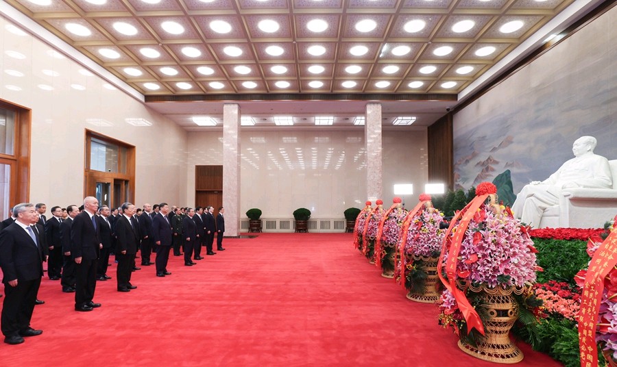 《名家诗人纪念毛泽东诞辰130周年合集》作者：王文君、王绵勇。[中国现代诗歌文化传媒]（图7）