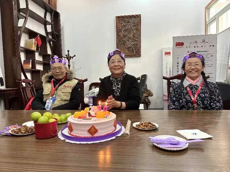 “诗词讲解七年,在黄鹤楼过两次生日。”——《周讲黄鹤楼》之18,作者周智敏(图2)