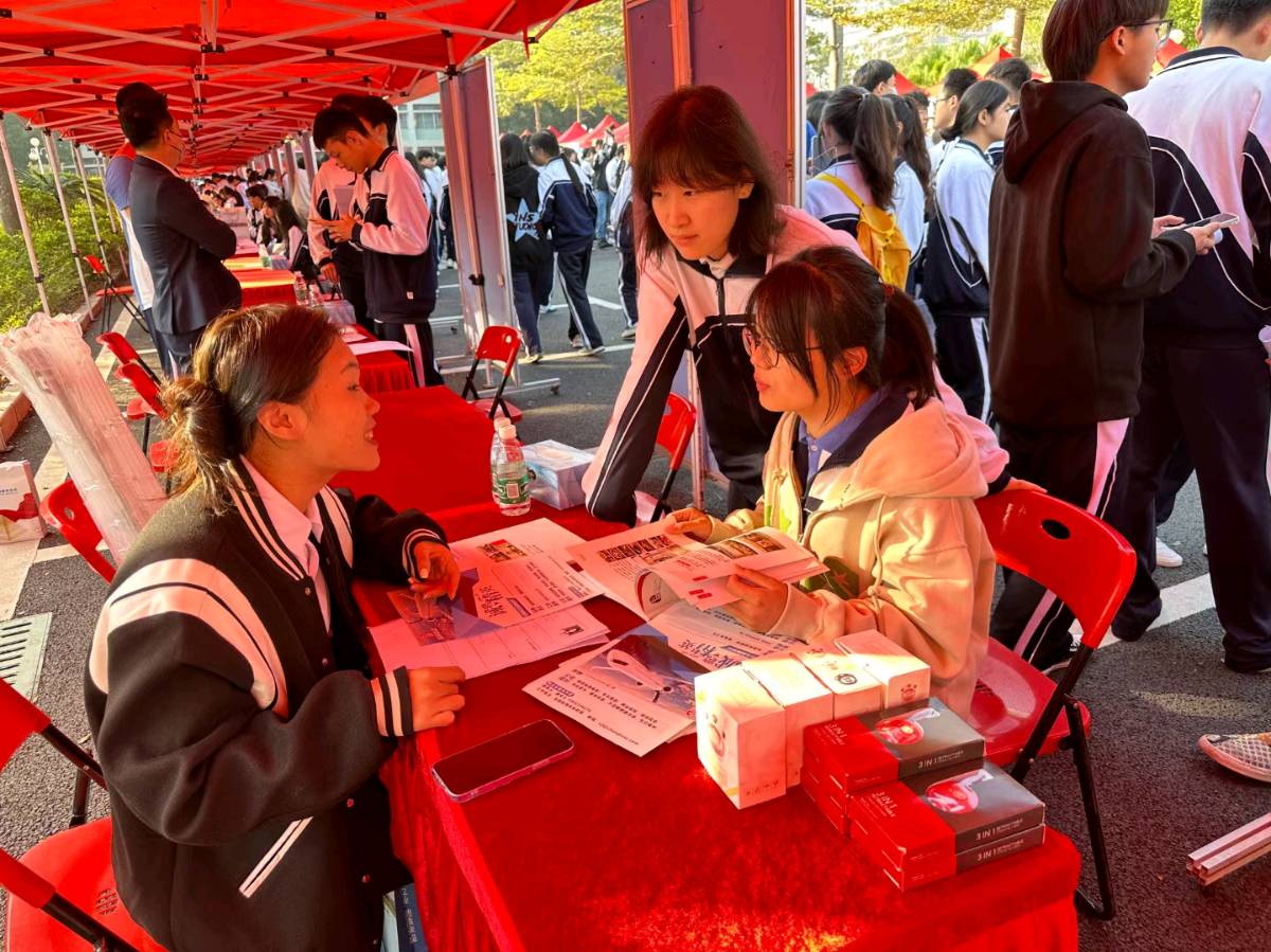 作者:徐飞鹏《他日长歌万里同——龙岗中专2024届实习双选会即兴》7691期【新京都文艺】(图7)