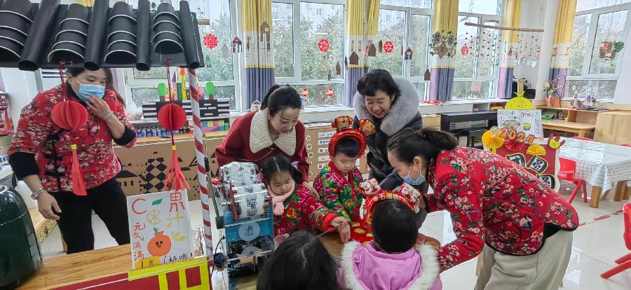 峰峰矿区外国语实验小学幼儿园举办“元旦逛庙会 我是小掌柜”活动丰富多彩(图5)