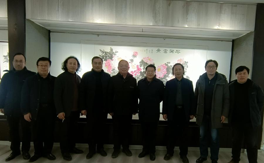 泰安市文联副主席孙黎携美协一行莅临肥城参观指导徐玉正画展（图3）