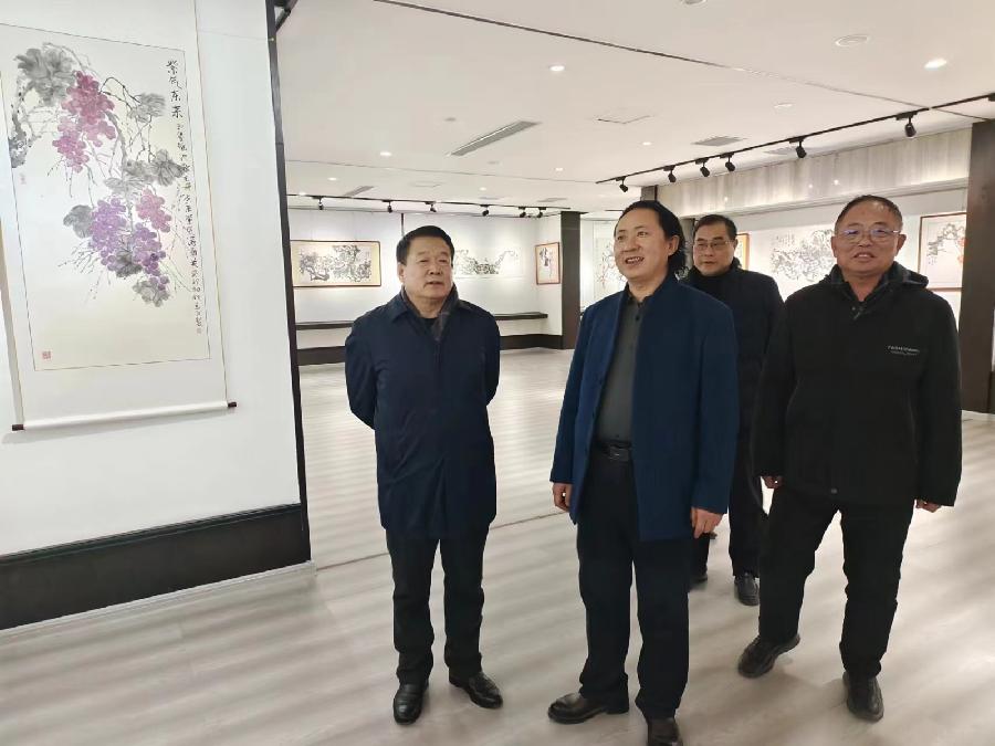 泰安市文联副主席孙黎携美协一行莅临肥城参观指导徐玉正画展（图14）
