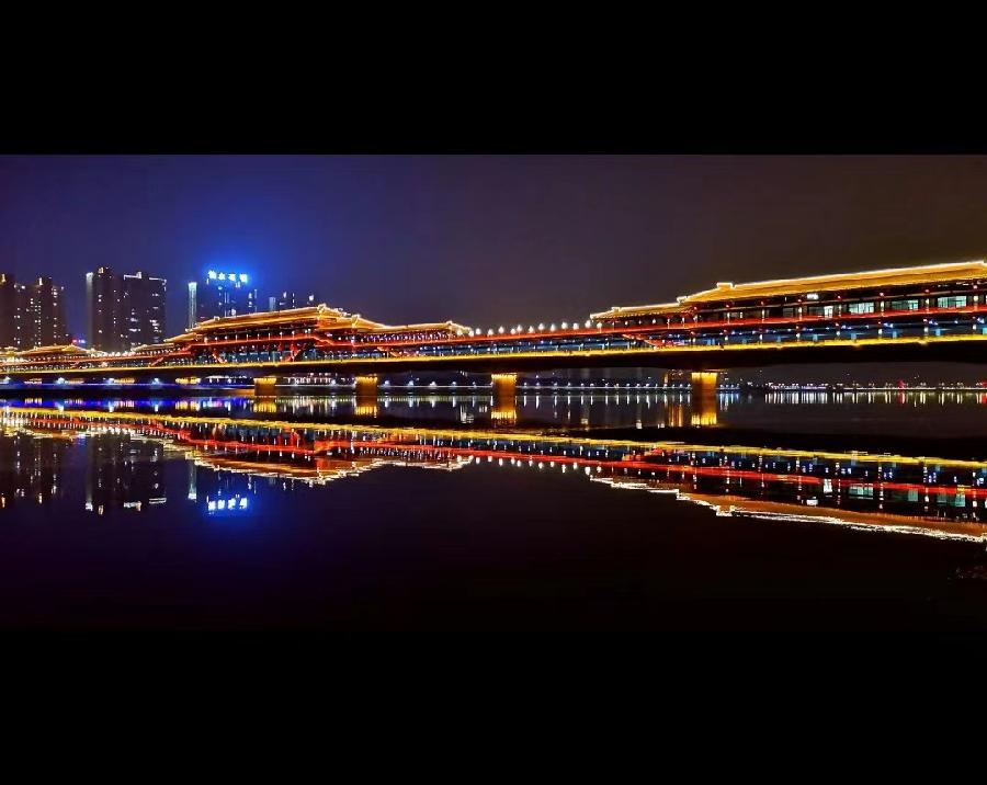 《夜幕下的咸阳湖岸》文/刘冬梅（图3）