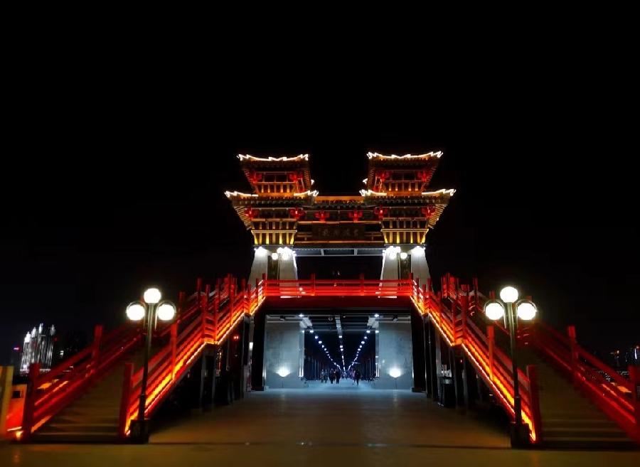 《夜幕下的咸阳湖岸》文/刘冬梅（图6）
