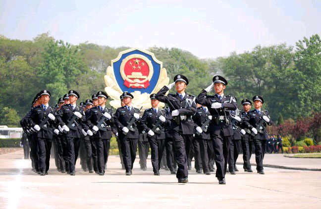 《致敬!人民警察 向前跑——第四个人民警察节有感》作者/李士军 主播/馨园小主 主编/胡琴