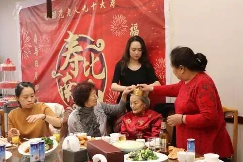 作者:太阳石&安然 心静智水&小红帽《家有老妈》7981期【新京都文艺】(图3)