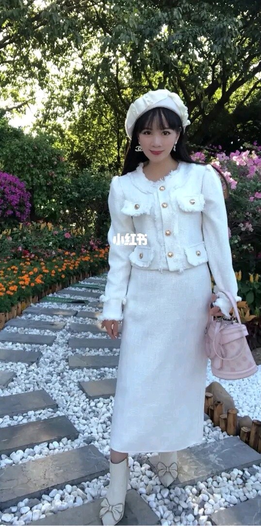请欣赏三位金牌主播精彩演绎朱俊老师的作品《眼睛里的诗情画意》编辑//海纳百川【第7361期】（图4）