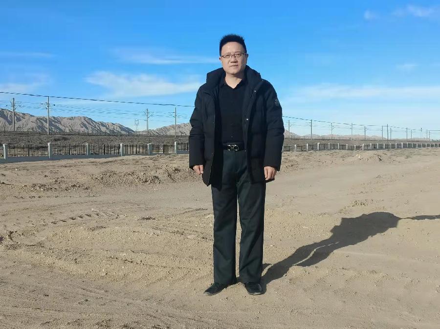 七绝-维族青年亚克西(外一篇)诗||鲁文彦(图18)