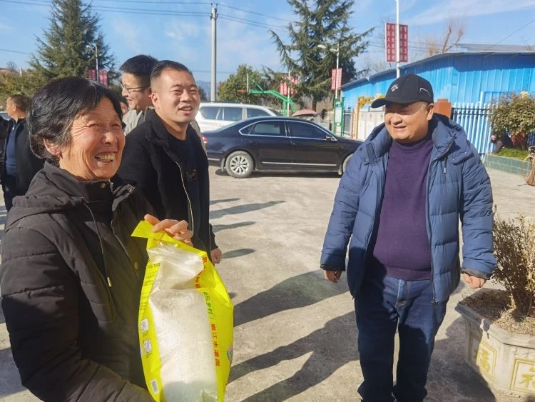 山阳县十里铺街道举行暖冬行动暨春节慰问启动仪式（图2）