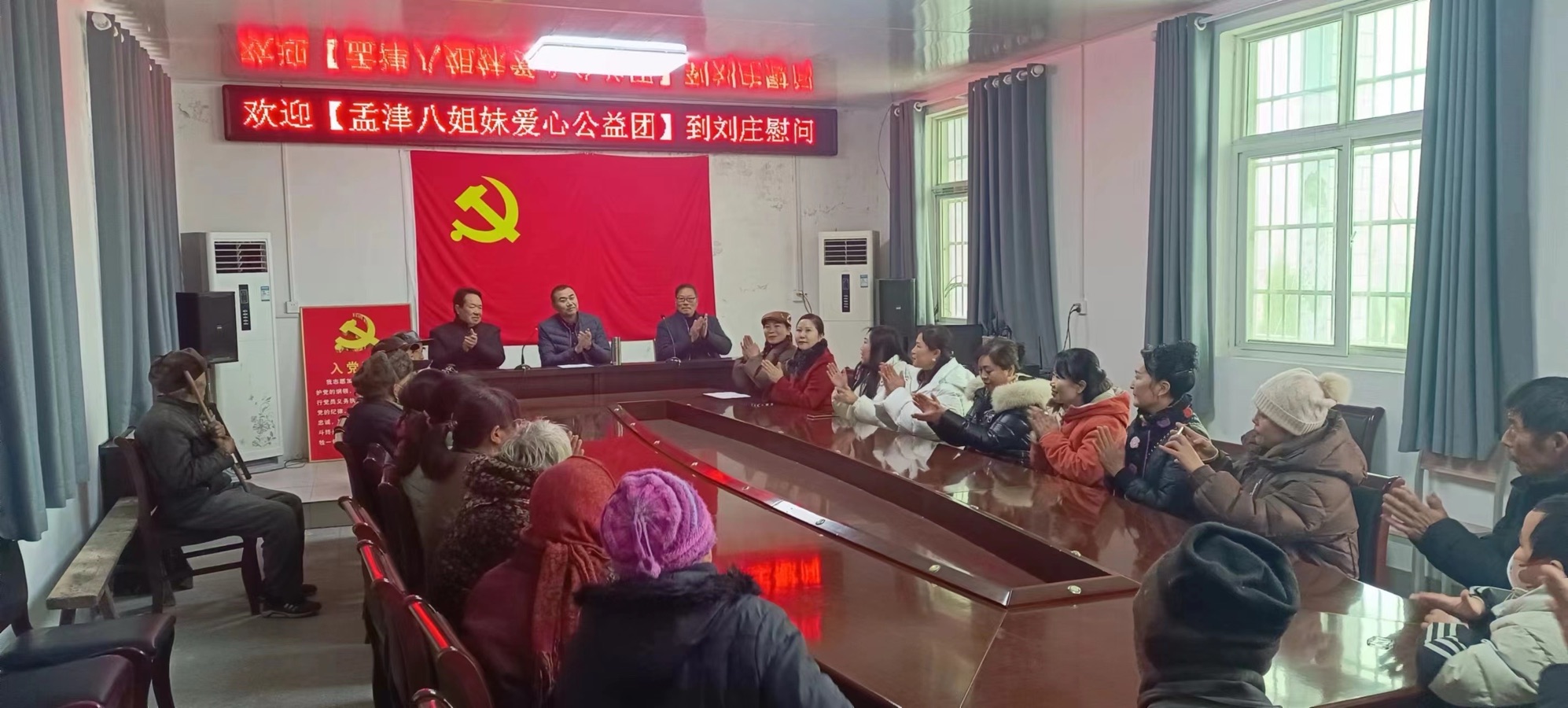孟津八姐妹:寒冬送棉衣,情暖老人心(图3)