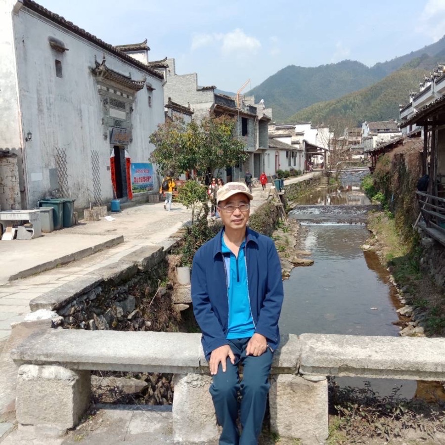 朴实认真、多才多艺的郭老师,作者小白
