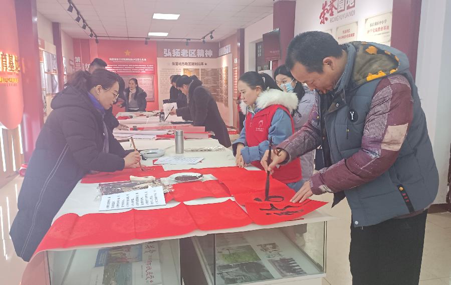 聊城市书画研究会赴东昌府区侯营镇开展弘扬中华传统优秀文化迎新春送春联书画笔会活动(图5)
