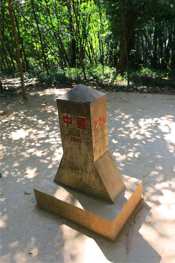 请欣赏六位金牌主播倾情演绎宋宜金老师的作品《游西双版纳》组诗二十一首 编辑//海纳百川【第7400期】（图22）