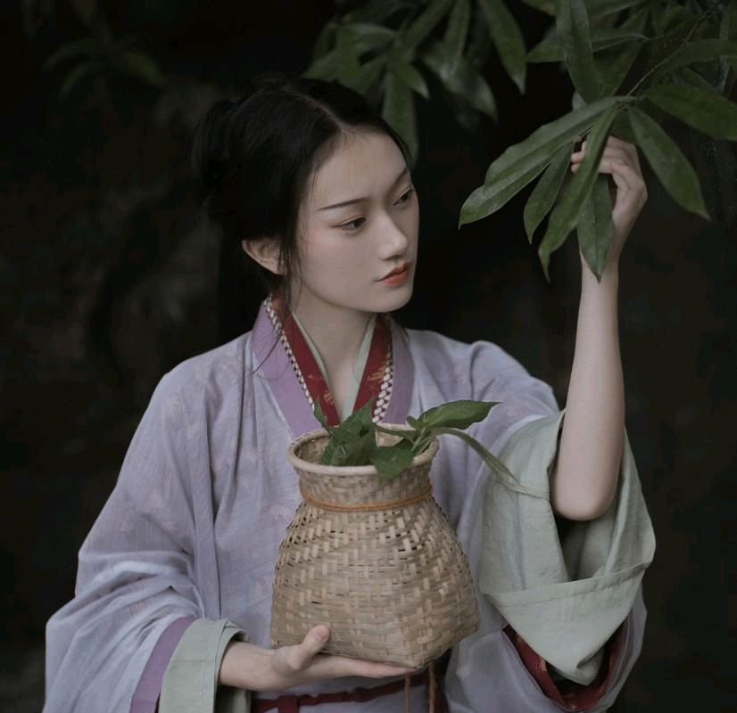 《山高水长兮，遥问君安》作者:昨夜天【主播:知语】【桃源国际诗歌文化传媒】用声音传递温暖以诵读致敬人生♬（图6）