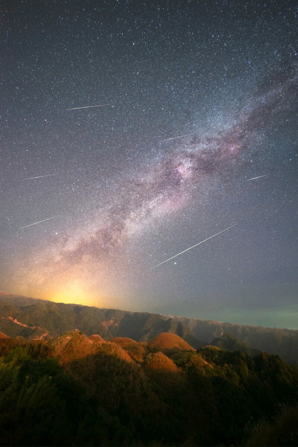 请欣赏六位金牌主播倾情演绎春江花月老师的作品《流星，闪烁的生命之光》编辑//海纳百川【第7434期】（图11）