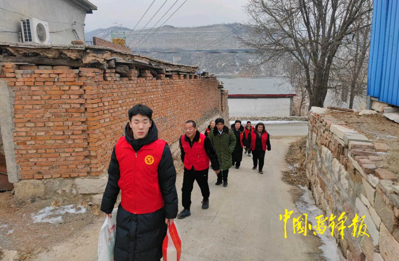 河北石家庄：志愿者春节前看望老党员和困难家庭