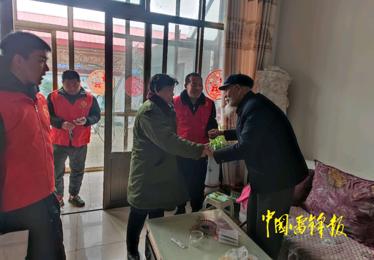 河北石家庄：志愿者春节前看望老党员和困难家庭（图4）