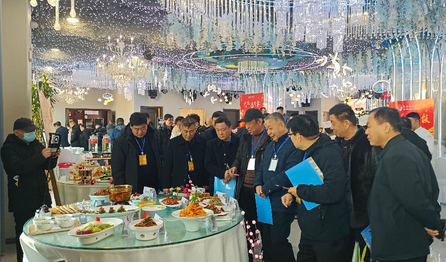 “孟尝君老基酒杯”聊城市龙年文化(年味)主题宴席评选大赛暨颁奖典礼在牛车水大酒店开发区店隆重举行(图17)